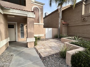 414 E Kerry Ln in Phoenix, AZ - Building Photo - Building Photo