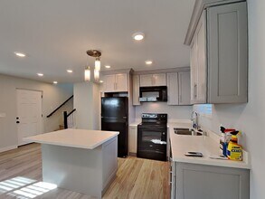 1700 104th Ave in Oakland, CA - Building Photo - Building Photo