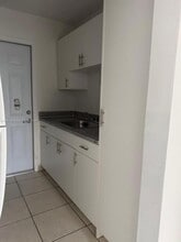 2040 NE 170th St in North Miami Beach, FL - Building Photo - Building Photo
