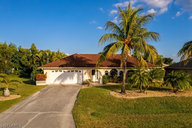 2919 SW 2nd Pl in Cape Coral, FL - Foto de edificio - Building Photo