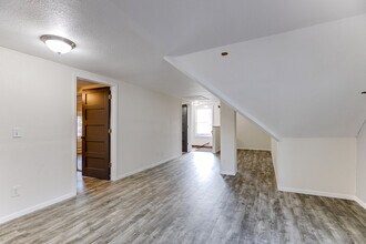 1660 Marshall Ave, Unit Upper Level #2 in St. Paul, MN - Building Photo - Building Photo