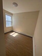 92 Maple St, Unit 3 in Garfield, NJ - Foto de edificio - Building Photo