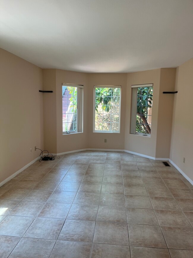 204 Midbury Hill Rd