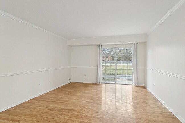 1633 N Windsor Dr in Arlington Heights, IL - Building Photo - Building Photo