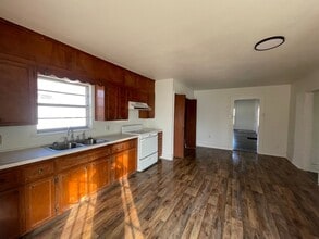 111 N McGee St in Caney, KS - Building Photo - Building Photo