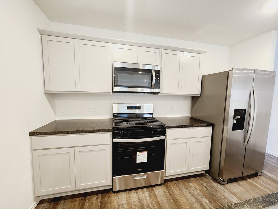 6043 Canyon Dawn Dr in Spring, TX - Foto de edificio