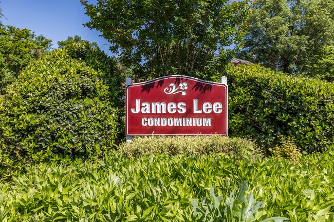 James Lee Condominiums in Falls Church, VA - Foto de edificio - Building Photo