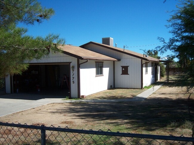 7775 Hopi Trail in Yucca Valley, CA - Building Photo - Building Photo