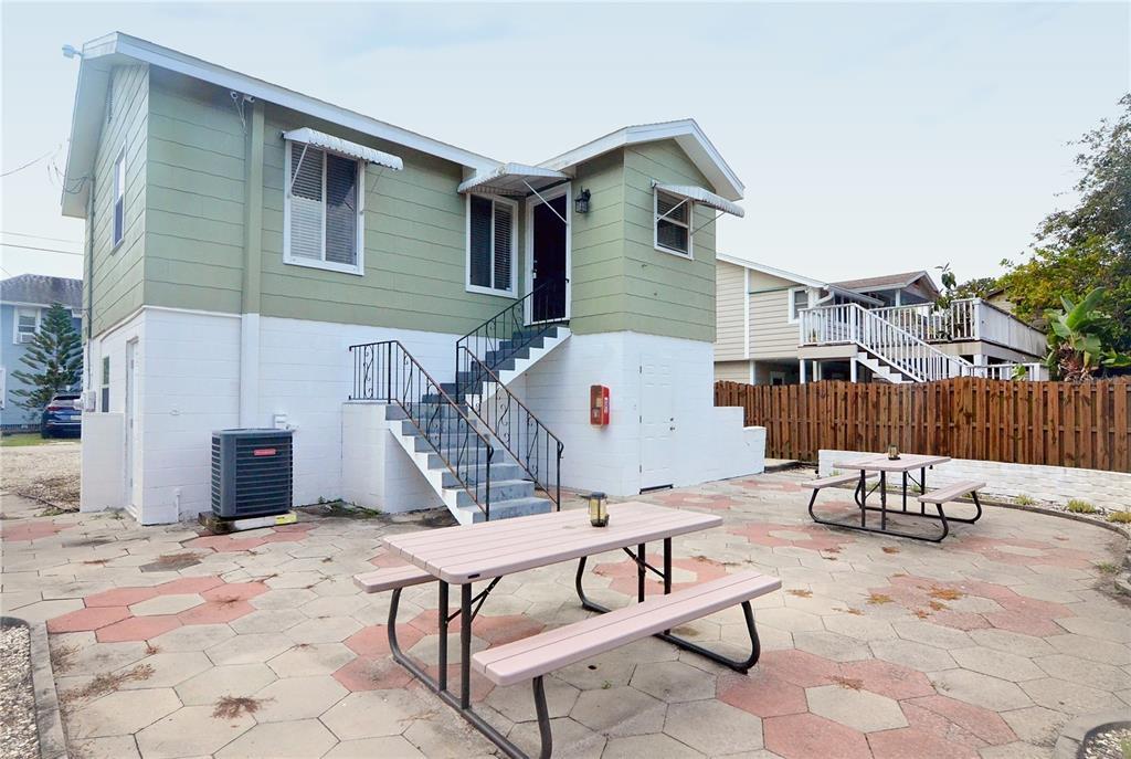 1119 14th St N-Unit -1/2 in St. Petersburg, FL - Building Photo