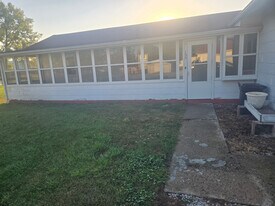 125 E Park St in Gilman, IL - Building Photo