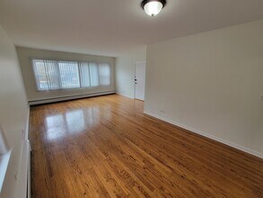 5809 N Whipple St in Chicago, IL - Building Photo - Building Photo