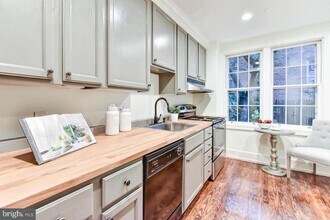 106 7th St SE in Washington, DC - Building Photo - Building Photo