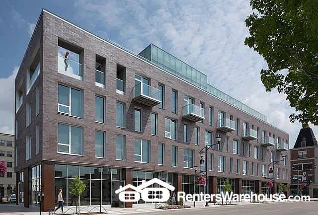 350 E Locust St in Des Moines, IA - Building Photo