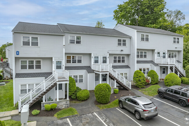 Highview East Condominiums in Norwalk, CT - Building Photo - Building Photo