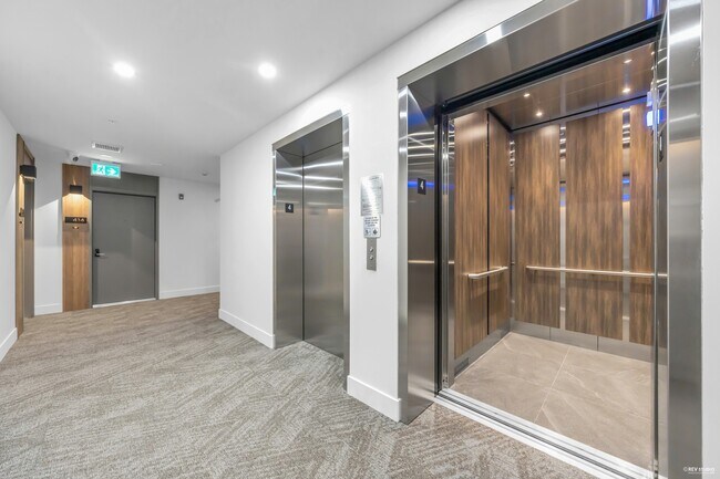 6479 Selma Av, Unit 409 in Burnaby, BC - Building Photo - Building Photo