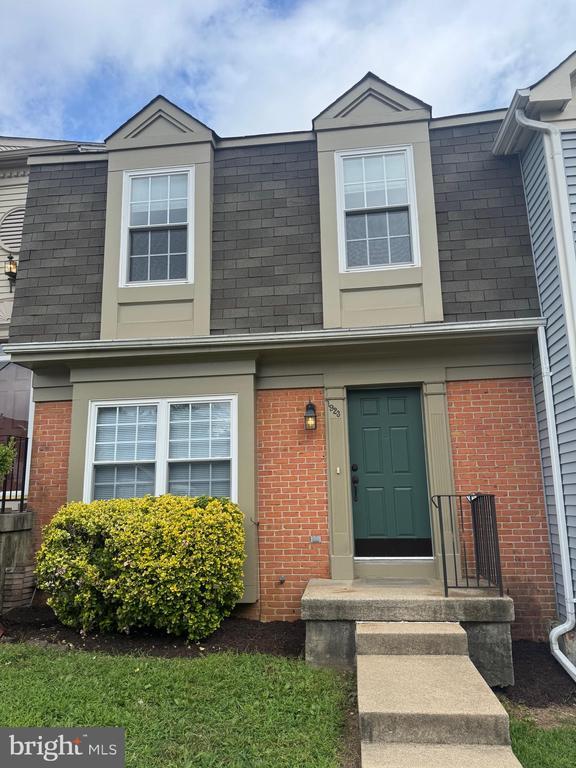 property at 1923 Heatherbrook Ct
