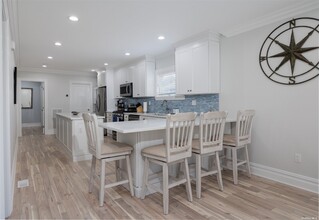 24 Pennsylvania Ave-Unit -Main in Long Beach, NY - Building Photo - Building Photo
