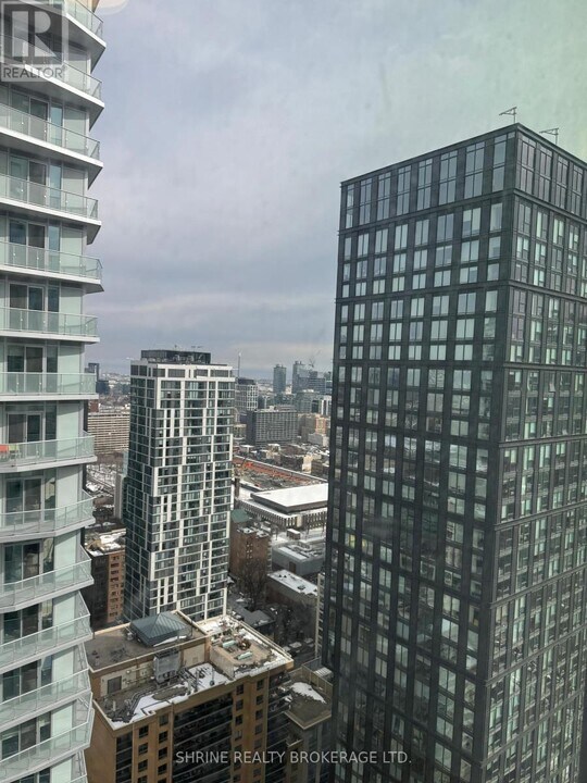 252-3252 Church St in Toronto, ON - Building Photo
