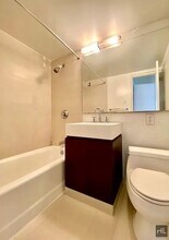 220 E 63rd St in New York, NY - Building Photo - Building Photo