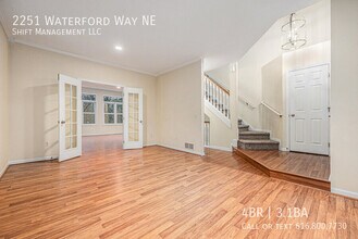 2251 Waterford Way NE in Grand Rapids, MI - Building Photo - Building Photo