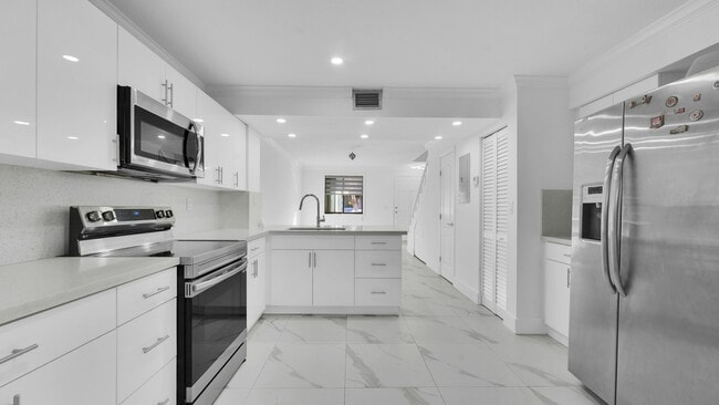 1917 SW 107th Ave, Unit 108 in Miami, FL - Building Photo - Building Photo