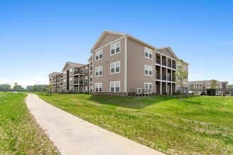 Union at North Crossing in Waterloo, IA - Foto de edificio - Building Photo