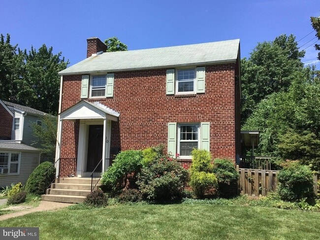 property at 110 S Woodrow St