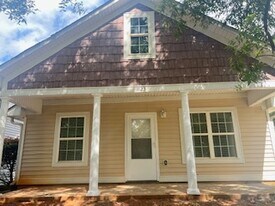 1123 W Broad St in Griffin, GA - Building Photo