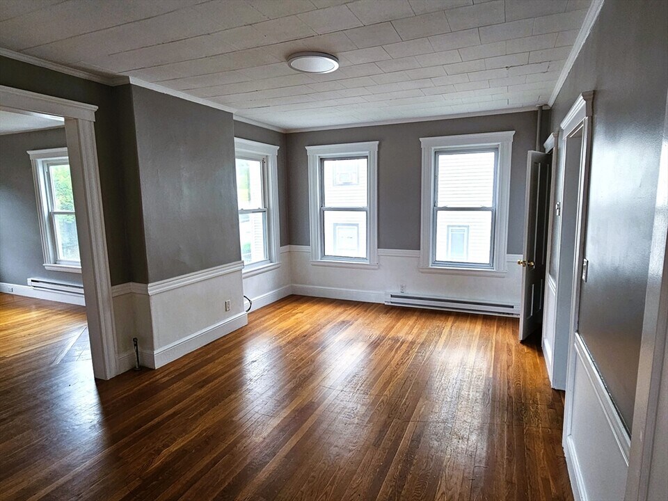 117 Merrifield St in Worcester, MA - Building Photo