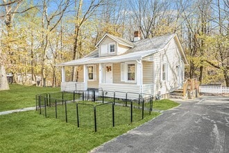14 Bedford Ln in Thiells, NY - Building Photo - Building Photo