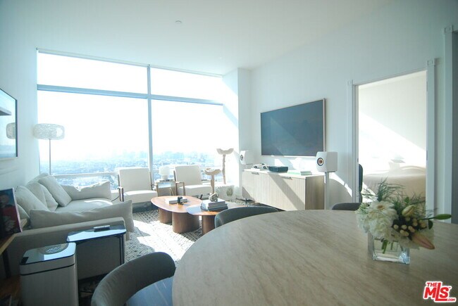 900 W Olympic Blvd in Los Angeles, CA - Building Photo - Building Photo