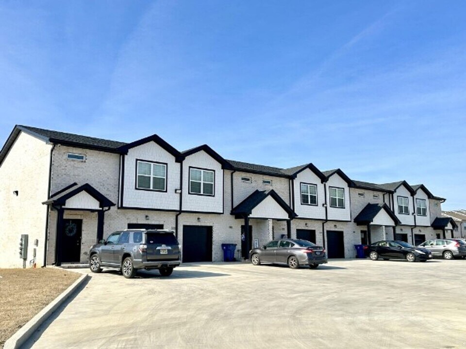1172 Meadowhill Ln in Clarksville, TN - Building Photo