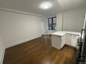 EAST 46 STREET in New York, NY - Building Photo - Building Photo