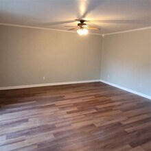6536 Meadowview Ln in Watauga, TX - Building Photo - Building Photo