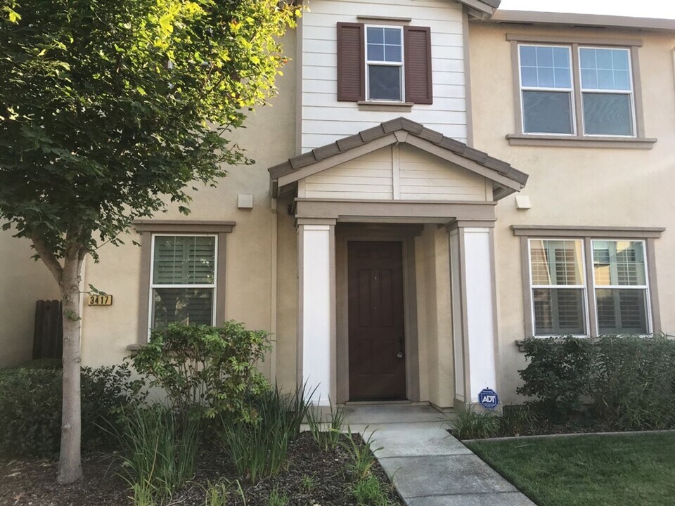 3417 Verona Terrace in Davis, CA - Building Photo