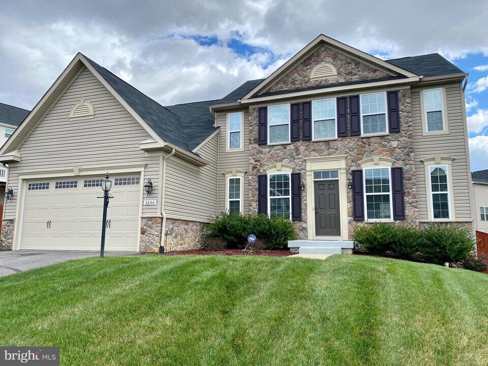 3250 Fledgling Cir in Woodbridge, VA - Building Photo