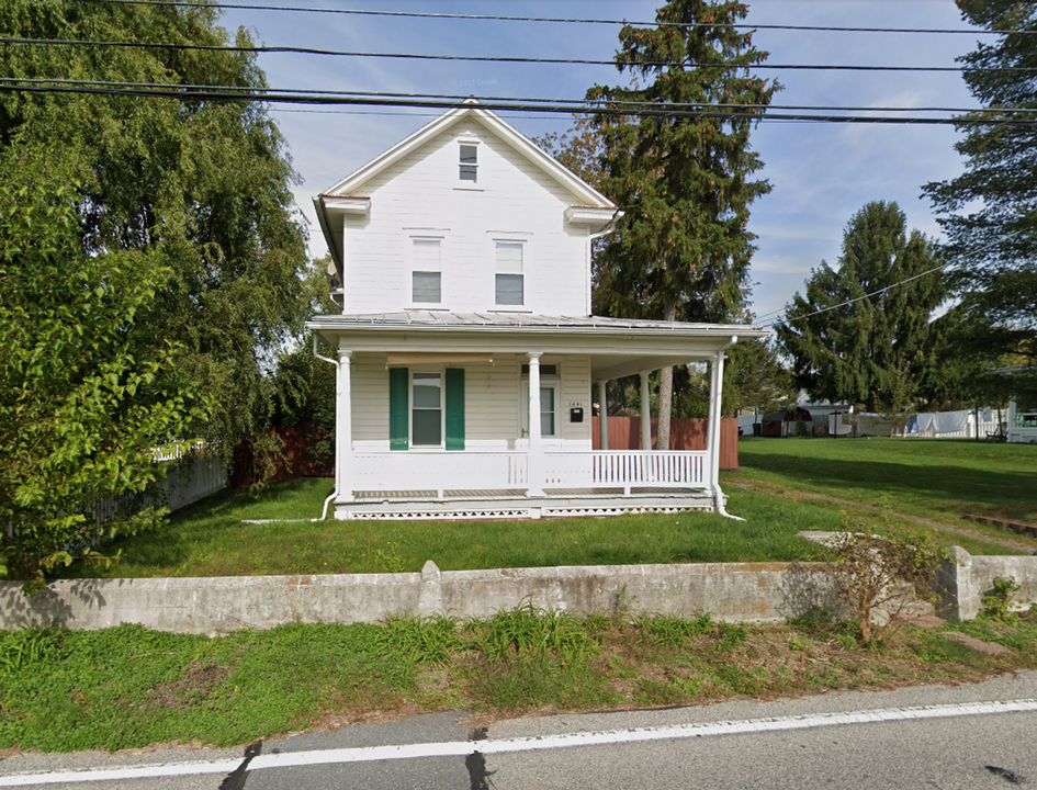 1641 E Derry Rd in Hershey, PA - Building Photo