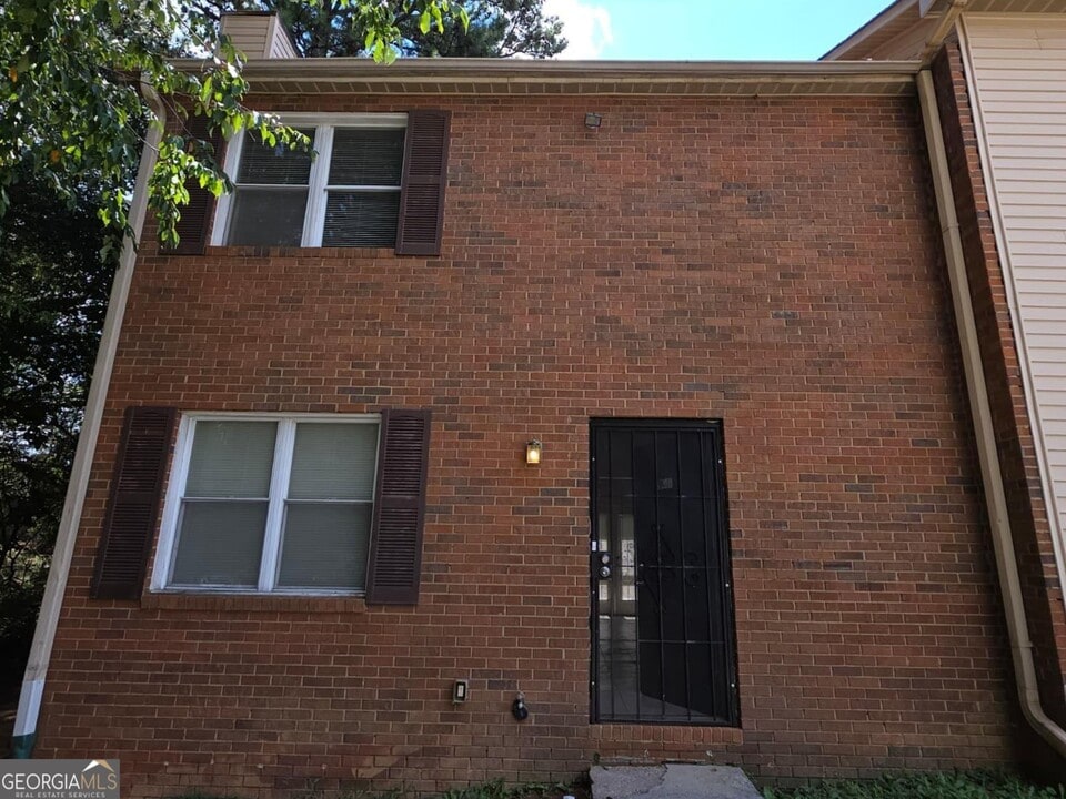 904 Holden Ln in Atlanta, GA - Building Photo