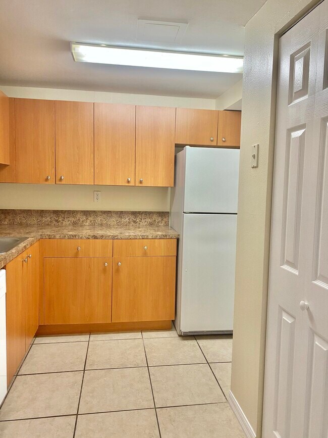 405 Executive Center Dr in West Palm Beach, FL - Building Photo - Building Photo