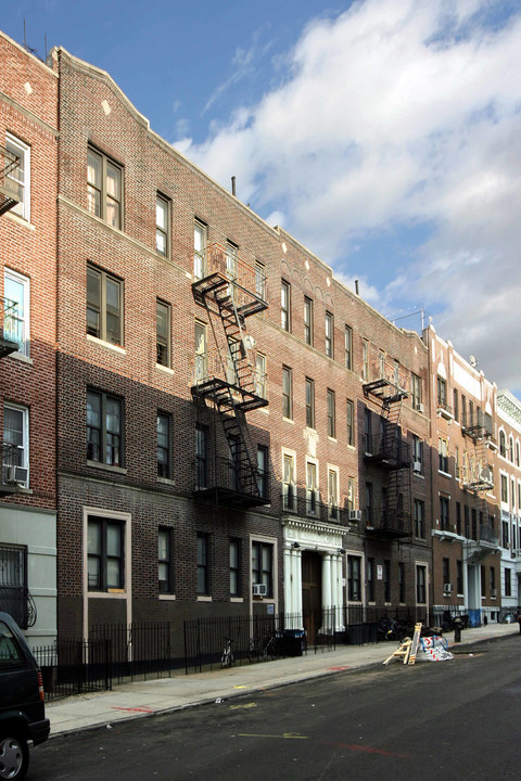 Harding Court in Brooklyn, NY - Building Photo