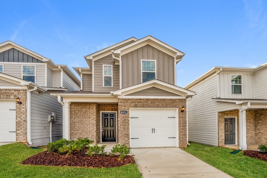 6147 Rainbow Row in Pell City, AL - Building Photo