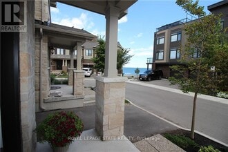 27 Waterview Ln in Grimsby, ON - Building Photo - Building Photo