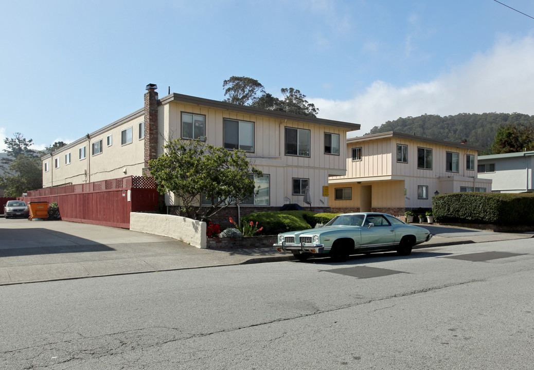 1375 Adobe Dr in Pacifica, CA - Foto de edificio