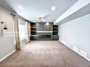 6047 Mumford Dr. in Colorado Springs, CO - Foto de edificio - Building Photo