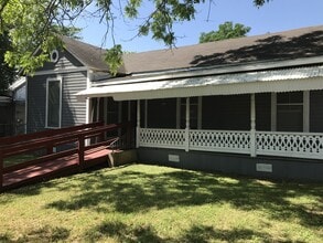 803 Montana St in San Antonio, TX - Building Photo - Building Photo