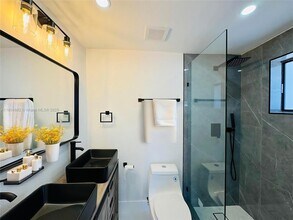 1440 N 71st Ave in Hollywood, FL - Building Photo - Building Photo