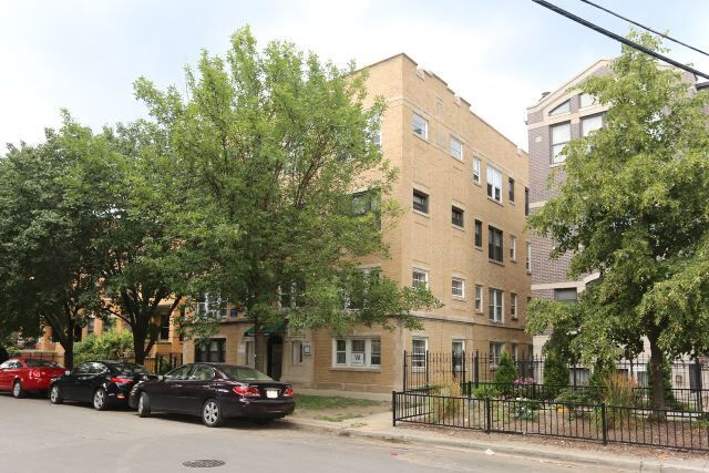 property at 821 W Waveland Ave