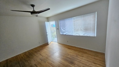 24 Brooks Ave in Los Angeles, CA - Foto de edificio - Building Photo