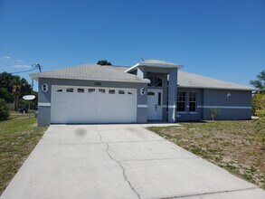 3780 Kinney St in Ft. Myers, FL - Building Photo - Building Photo
