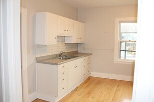 1696 1/2 W Grand Ave in St. Paul, MN - Building Photo